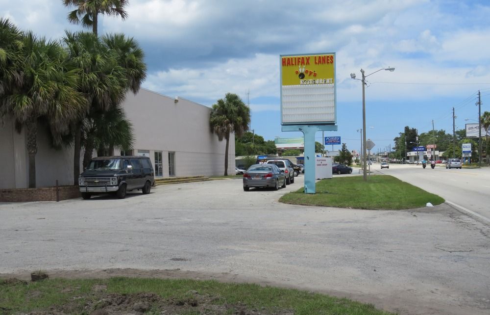 Freestanding Building on Lit Corner: 660 Mason Avenue, Daytona Beach, FL 32117